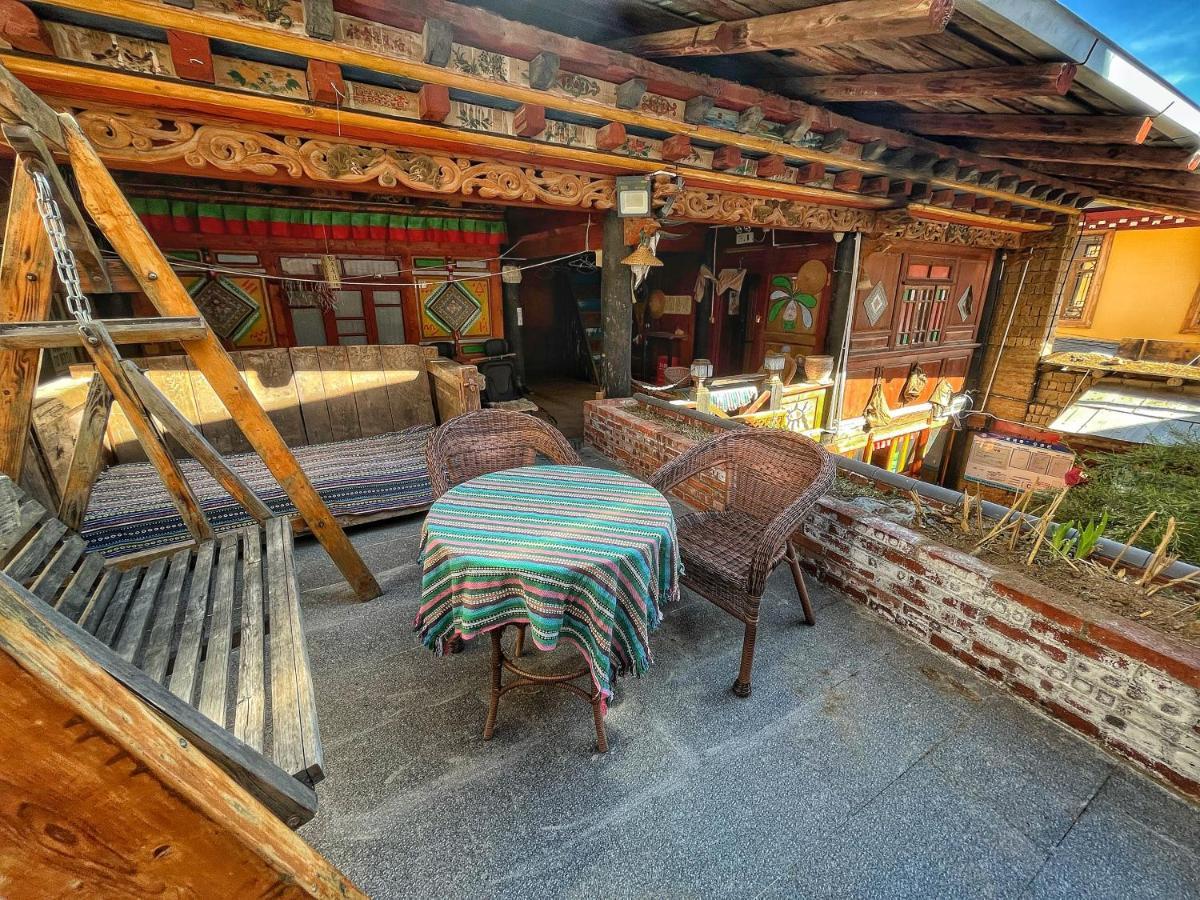 Tavern Hostel仁和客栈 Shangri-La Ngoại thất bức ảnh