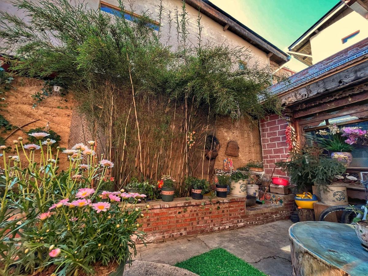 Tavern Hostel仁和客栈 Shangri-La Ngoại thất bức ảnh