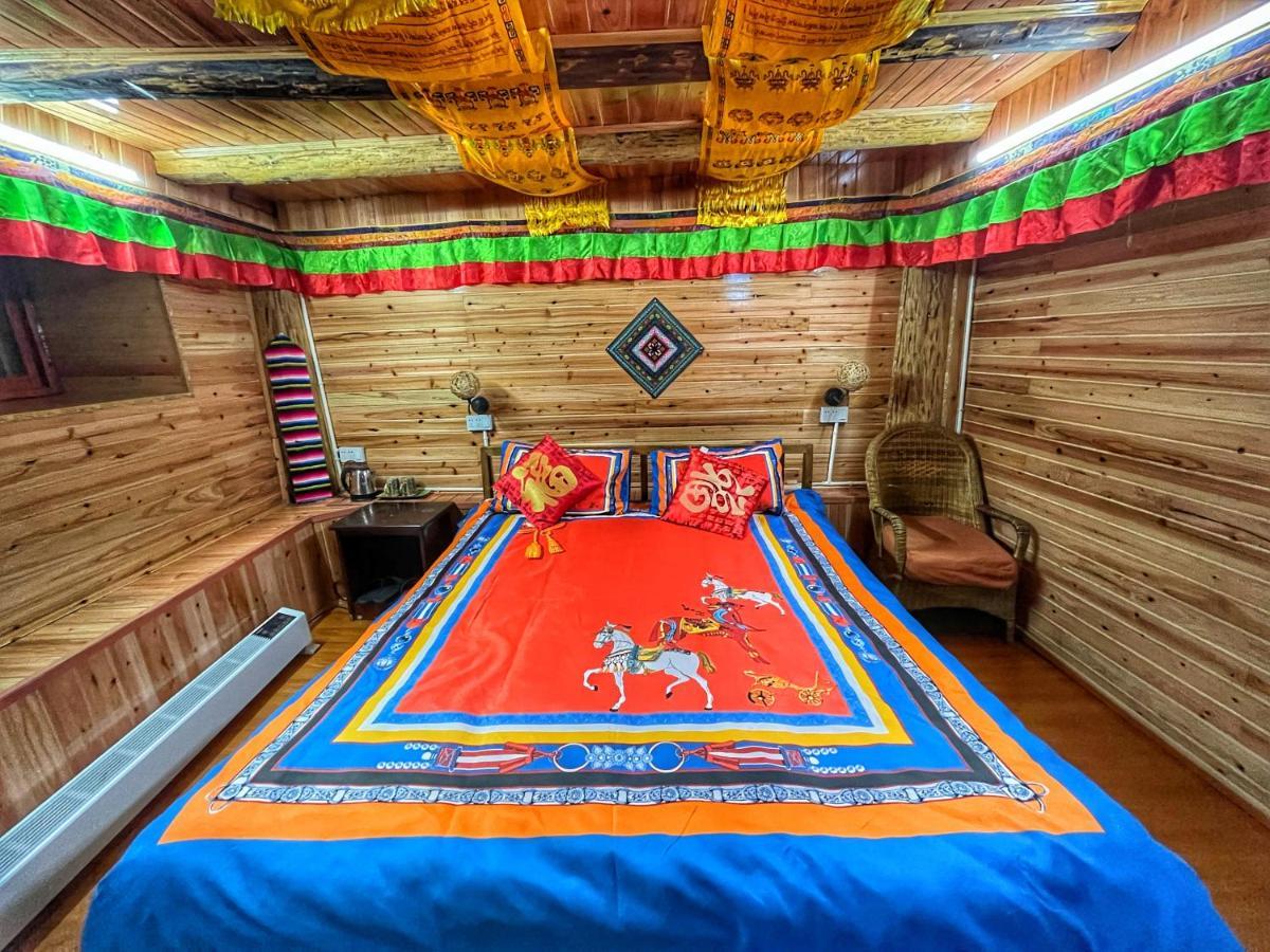 Tavern Hostel仁和客栈 Shangri-La Ngoại thất bức ảnh
