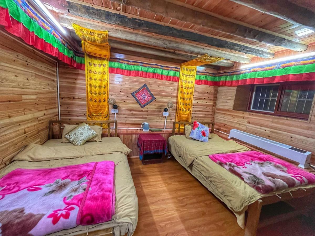 Tavern Hostel仁和客栈 Shangri-La Ngoại thất bức ảnh