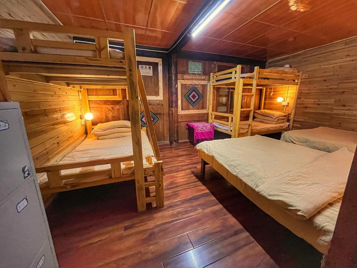 Tavern Hostel仁和客栈 Shangri-La Ngoại thất bức ảnh